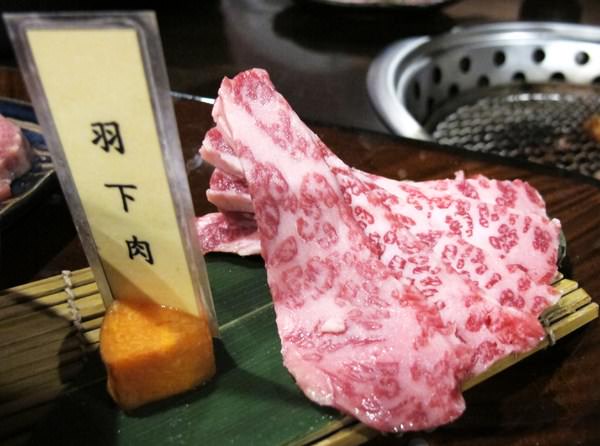 碳味亭和牛炭火燒肉：（台南。新營區美食）『碳味亭』和牛炭火燒肉 專賣。快來跟著巨鼠到新營，進行一趟頂級和牛探索之旅!