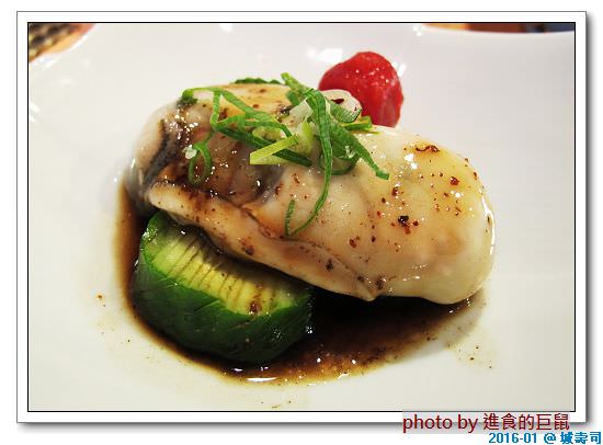 城壽司：（台南。安平區美食）城壽司 / 吃得到新鮮漁獲＆少見魚類。套餐單點通通有！還有會跳舞的『炒烏龍』唷～