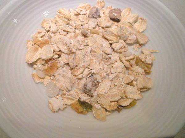 旺旺哎呦燕麥粥-香菇瘦肉口味：『旺旺哎呦燕麥粥-香菇瘦肉口味』只需3分鐘的好味道