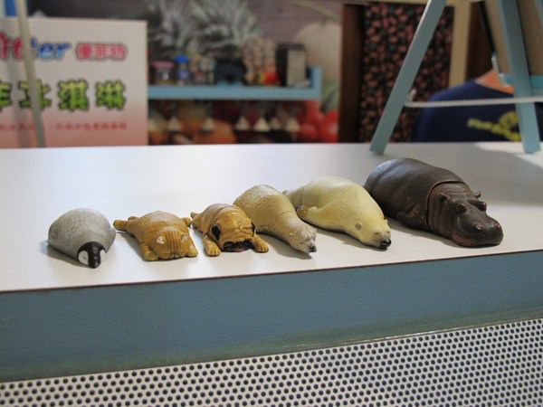 夢森林鮮果冰淇淋：(台南。東區美食)『夢森林鮮果冰淇淋』大東夜市旁的創意水果冰。純粹水果。新鮮製成。