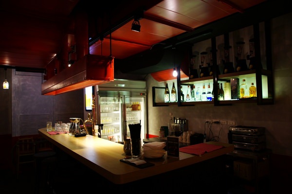 富士山龍 フジヤマドラコン(台灣內湖店)：(台北。內湖區美食) 『富士山龍』日本職人熱情延燒，一手燒肉一手角嗨跟著巨鼠體驗日本道地居酒屋的豐沛能量吧！！