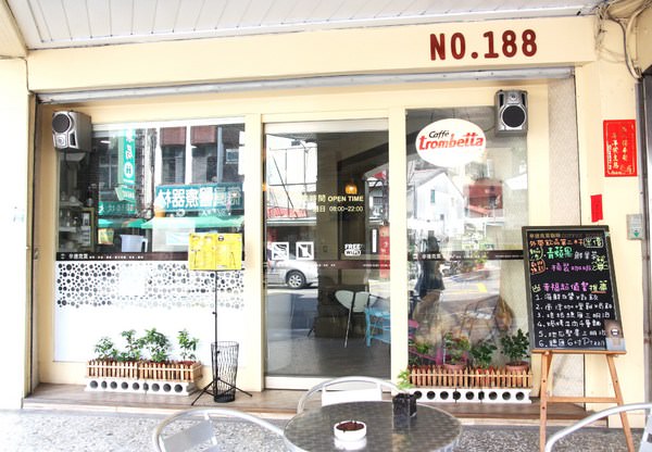 台南咖啡店：辛德克萊coffee house：『台南-東區美食』{辛德克萊coffee house}。成大附近的美味又溫馨的小餐廳。成大區域一個也能外送喔！