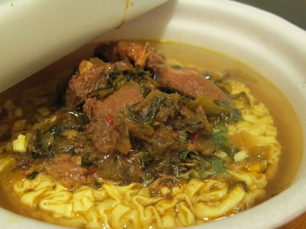 味味一品 / 食霸系列：『味味一品食霸系列』冬天宵夜好選擇! 食霸牛肉麵，濃Q好滋味~