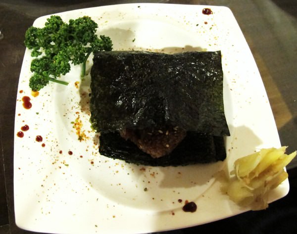 川頁日本料理：（台南。中西區美食）『川頁 串燒丼飯居酒屋』武聖夜市附近的鮮食鮮感受。視覺饗宴的海鮮鍋．用料新鮮又美味。