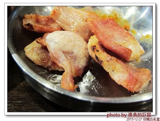 燒出名堂：（台南。東區美食）『燒出名堂』台南也吃得到道地韓國烤肉。用汽油桶烤肉。大口吃肉大口喝酒的好地方~