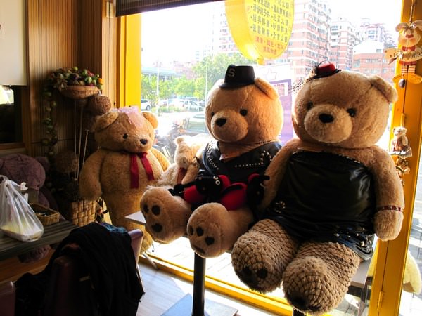 奶奶的熊熊：（台南。安平區美食）『奶奶的熊熊』台南親子餐廳。熊熊餐廳。平價。大份量。副餐無限續加。