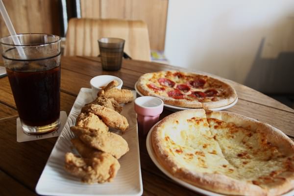 薄多義 BITE 2 EAT(富民店)：【高雄薄多義PIZZA】超好吃的手工PIZZA! 美味看的到~