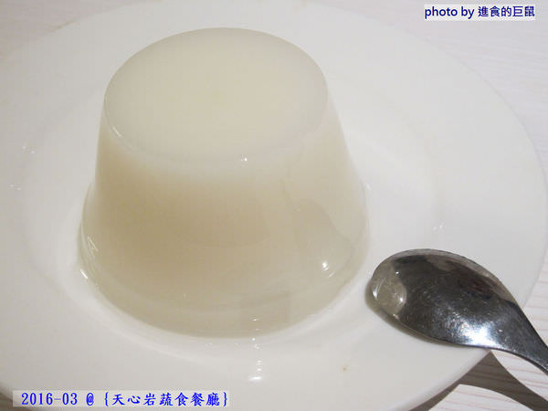 天心岩蔬食餐廳：（台南。南區美食）『天心岩蔬食餐廳』精緻不凡的蔬食吃到飽。用獨出心裁的料理手法，顛覆您對素食的刻板印象！一起來健康吃蔬食，開心享受美食饗宴吧～