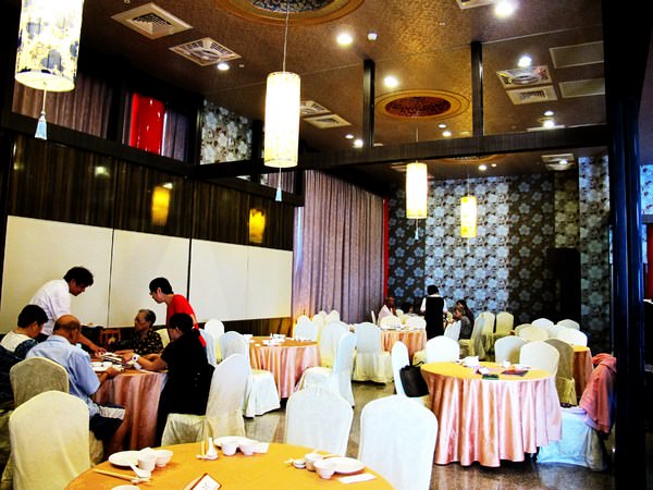 濃園滿漢餐廳：（台南。東區美食）『濃園滿漢餐廳』充滿主恩的餐廳。傳統餐廳現代料理。合菜單點都都好。
