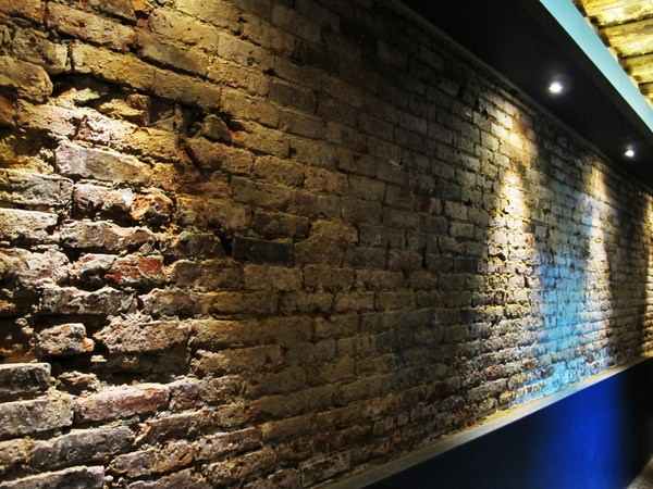 Brick磚塊：（台南。中西區美食）再訪『Brick磚塊』brunch & lounge bar。台南正興街。在酒吧吃早午餐。馬修嚴選優格。