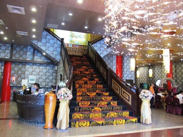 濃園滿漢餐廳：（台南。東區美食）『濃園滿漢餐廳』充滿主恩的餐廳。傳統餐廳現代料理。合菜單點都都好。