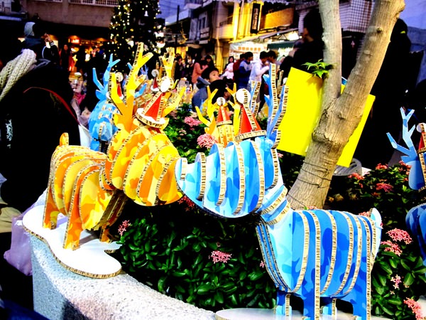 台南市正興街商圈：台南最夯觀光景點~{台南市正興街商圈}~吃喝玩樂一條街通通有~偶遇麋鹿軍團閃現