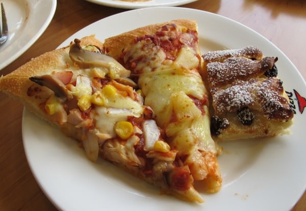 Pizza Hut  必勝客歡樂吧(台南成大店)：『Pizza吃到飽！必勝客歡樂吧義大利香料季』