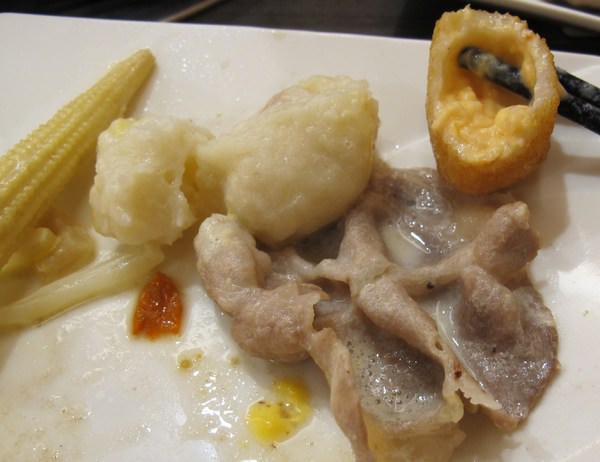 珍杏擱牛奶鍋物：{珍杏擱牛奶鍋物}來自牧場直送鮮奶的超濃“珍正“牛奶鍋