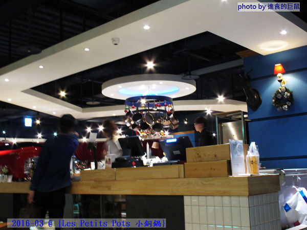 小銅鍋義式餐廳(德安誠品店)：（台南。東區美食）『Les Petits Pots 小銅鍋』餐點精緻美味，環境舒適靜謐，讓你享受一段浪漫的好食光。/ 經典甜點（舒芙蕾）給您甜蜜又溫熱的味蕾享受！