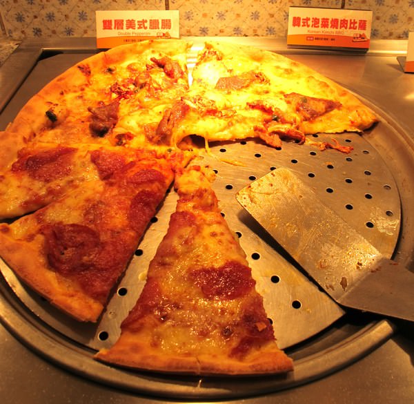 Pizza Hut  必勝客歡樂吧(台南成大店)：『Pizza吃到飽！必勝客歡樂吧義大利香料季』